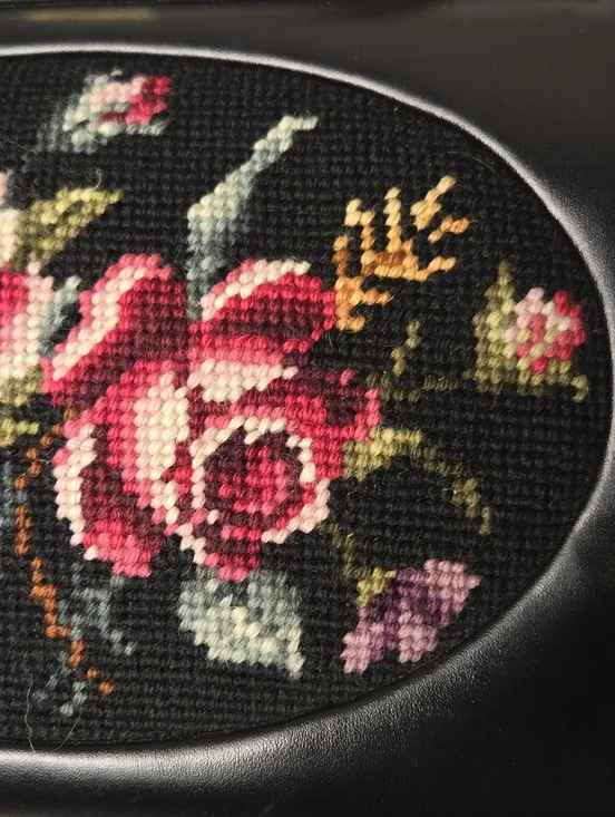 Vintage Needlepoint Rose Handbag Black Frame Kiss Lock Floral Purse - Picture 9 of 13